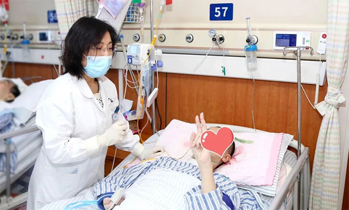 年轻女子突发脑出血致中度昏迷 经多学科联合救治成功苏醒